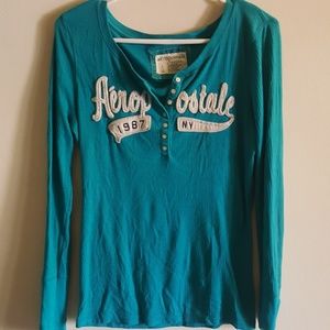 Long sleeve turquoise scoop neck.